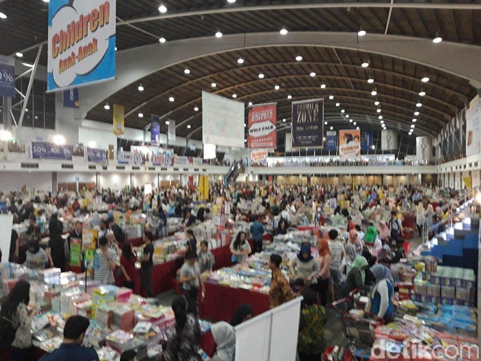 Duh! 3 Juta Buku Rusak di Gudang Big Bad Wolf Malaysia